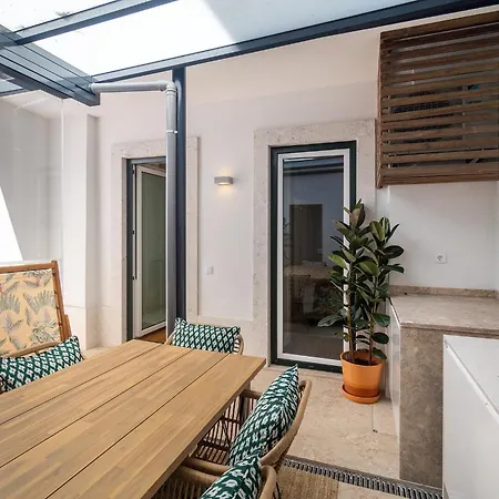 Chiado Charming Apartment *